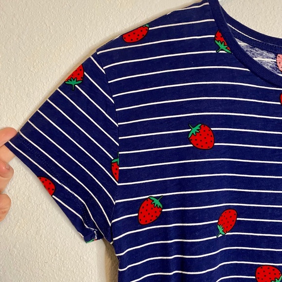 💜F21- Strawberry 🍓 And Navy Adorable Top -Small - Picture 3 of 8